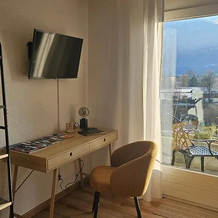 Aareblick 68 Charming With River View Apartment